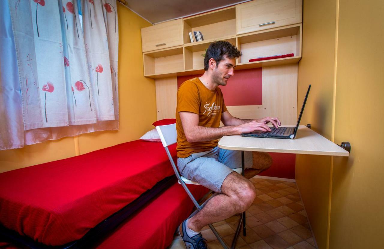 Camping Marina Plage Vitrolles  Esterno foto