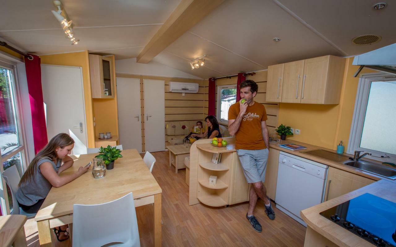 Camping Marina Plage Vitrolles  Esterno foto